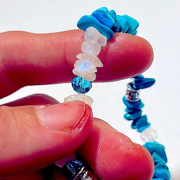 ➡️BOGO!!⬅️ Rainbow Moonstone, Blue Howlite, Swarovski Crystal & Charm Bracelet - Picture 8 of 16